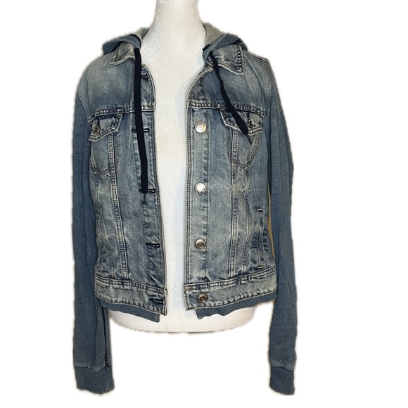 American Eagle Outfitters Jackets & Blazers - Medium Wash Denim Casual Jacket with Hoodie | Size M